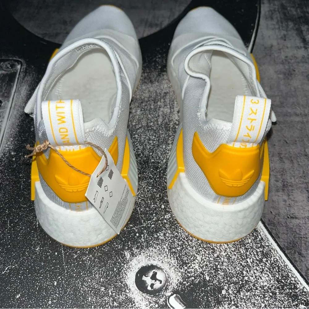 NIB Adidas NMD_R1